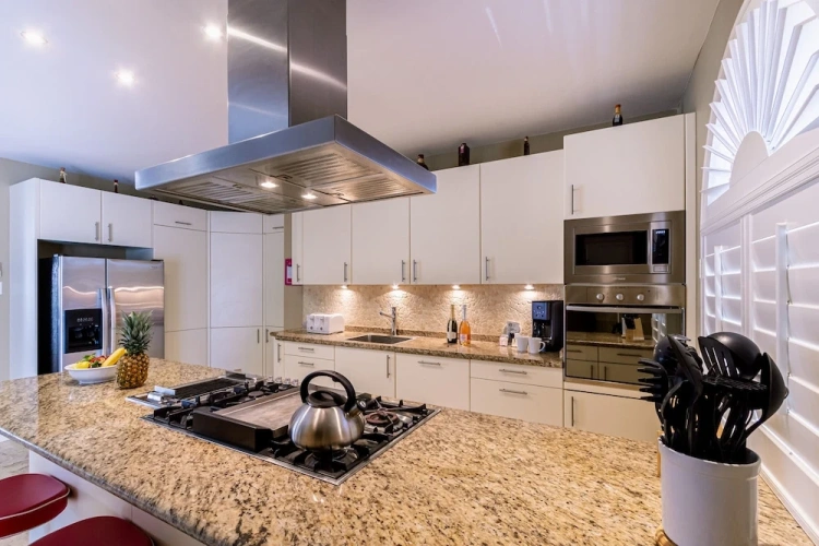 4 Bedrooms Villa