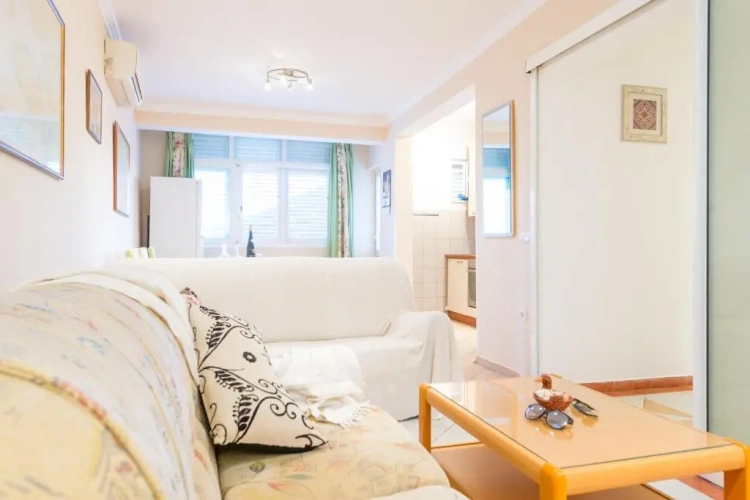 4 Bedrooms Apartment