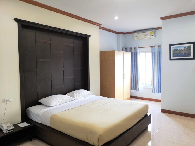 Dee Prom Hotel