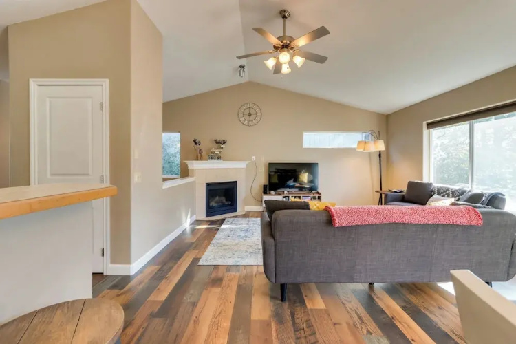 Accommodating Anchorage Abode < 1 Mi to Jewel Lake