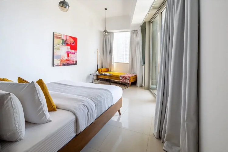 Elegant and Functional 2BR in Marina - Sleeps 5!