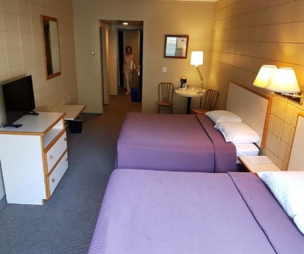 Airport Inn photo 6
