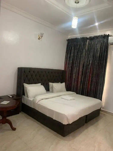 Ellex Sleeves Apartment