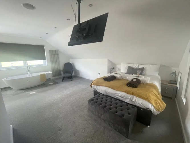 Pendle View Sleeps 8 With Hot Tub