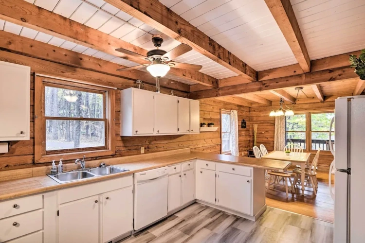 4 Bedrooms Cottage