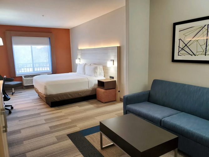 Holiday Inn Express & Suites Phoenix - Glendale Sports Dist by IHG