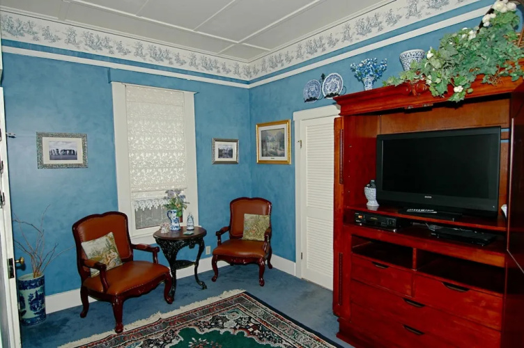 Southern Charm Lodging