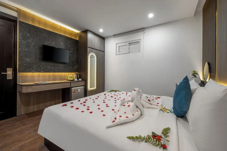 Deluxe Double room with city view