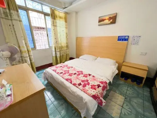 Yiqun Hotel