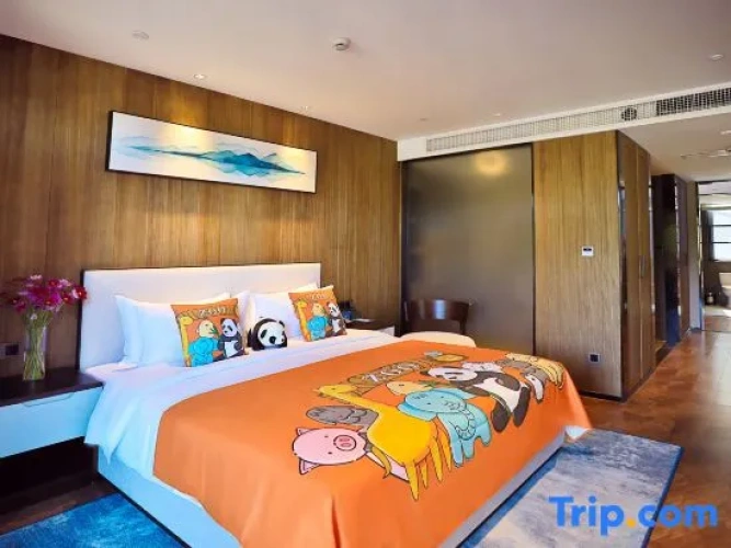 Grand Family Suite with garden view