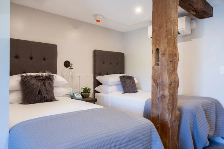 Twin Cottage
