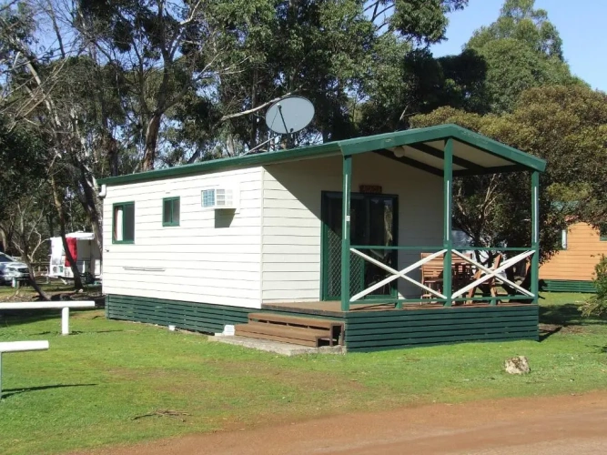 2 Bedrooms Cottage