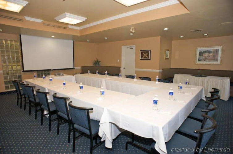 Monte Carlo Inn Oakville Suites photo 17