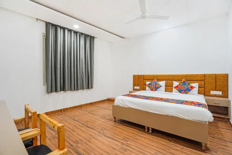 Fabhotel Wamson