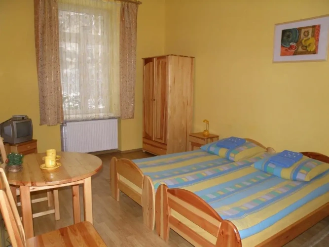 Standard Triple room