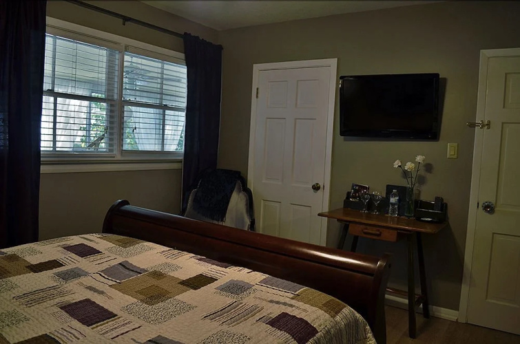 Inn-Chanted Forest Bed & Breakfast
