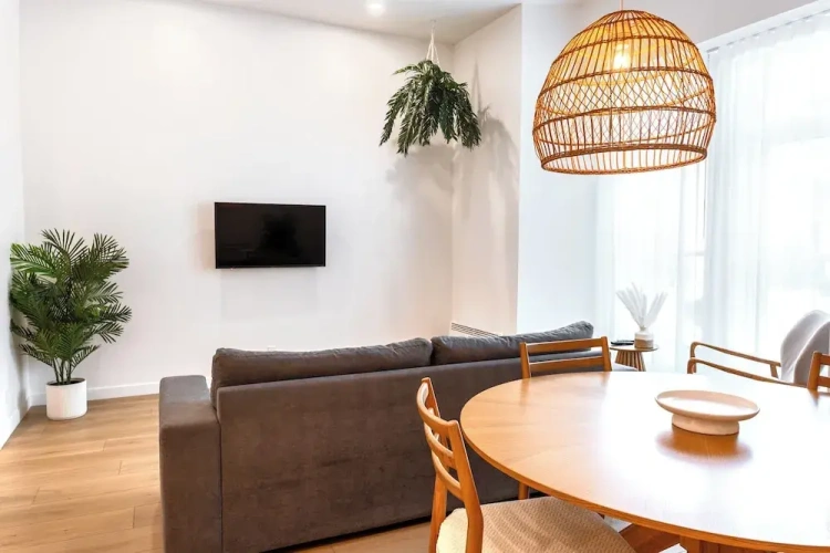 2 Bedrooms Apartment