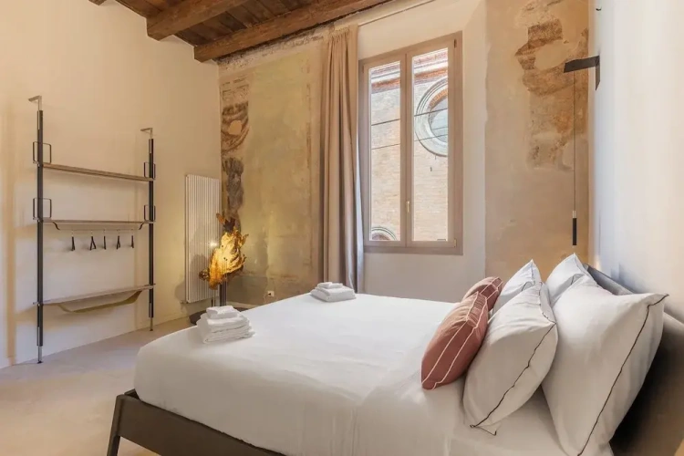 Deluxe Quadruple room with city view