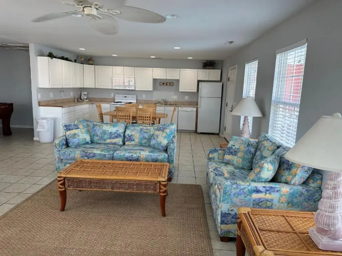 2 Bedrooms Apartment
