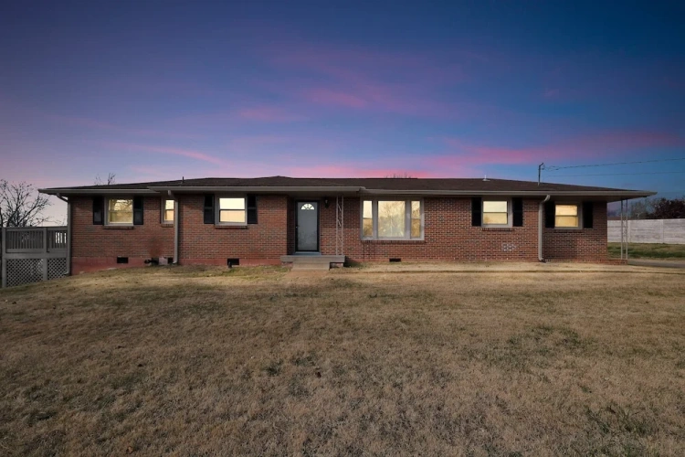 4 Bedrooms Cottage