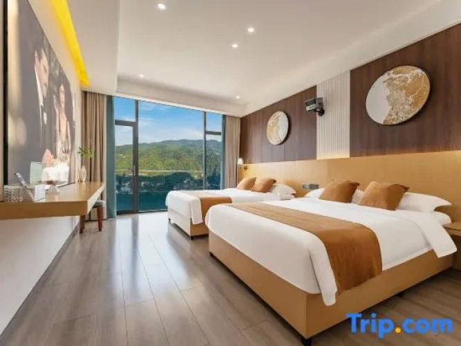 Standard room with balcony and with river view