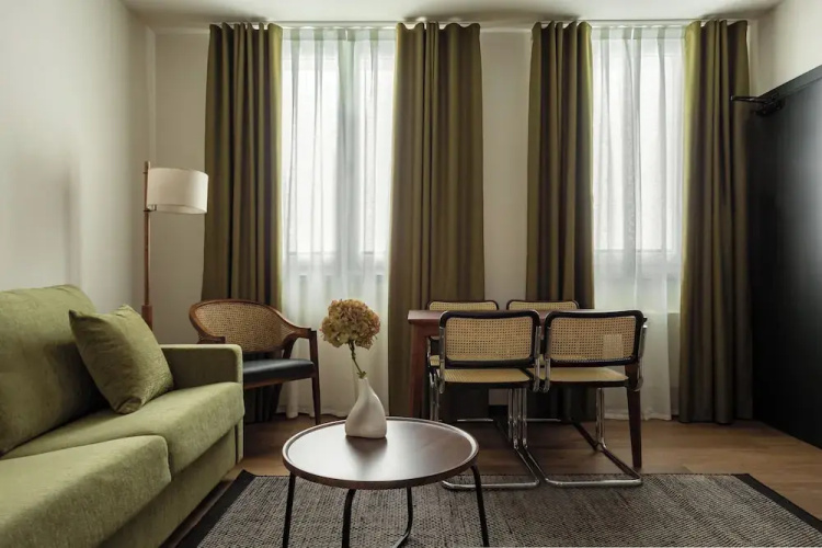 Batimont Suites & Apartments