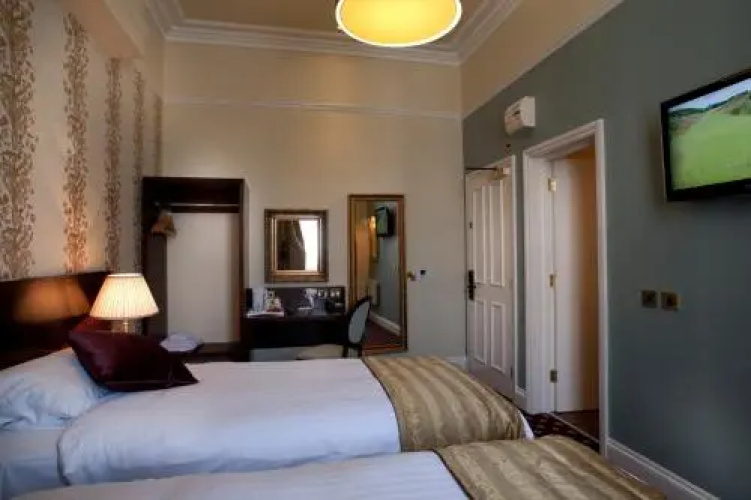 Cabot Court Hotel