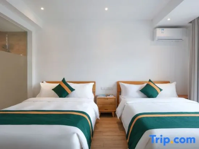 Standard Twin room with balcony