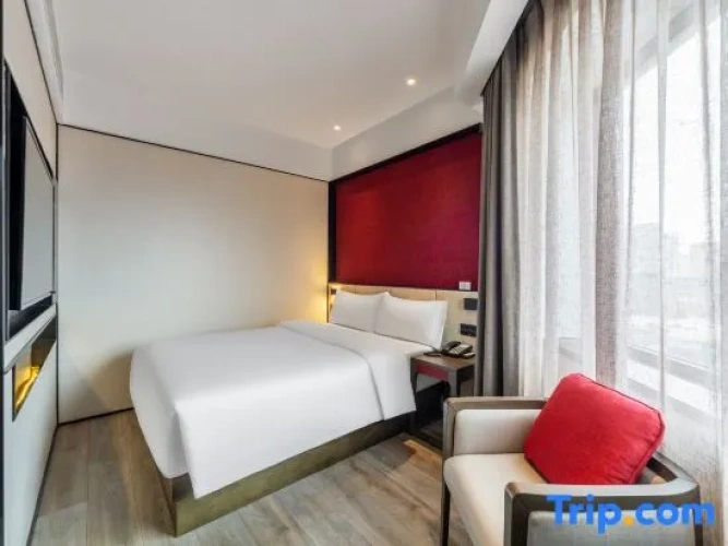 2 Bedrooms Family Suite with city view