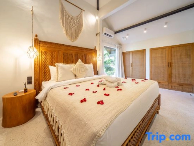 2 Bedrooms Villa