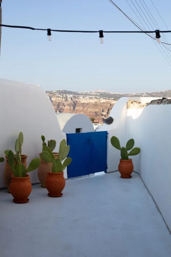 Amphora Charm Suite - Akrotiri Escape