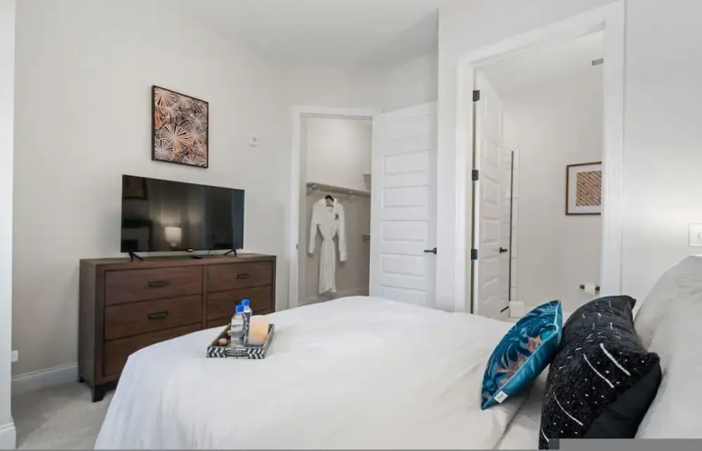 Top Floor 1BR At Luxe23