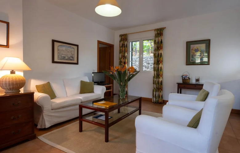 Casa das Vinhas by OurMadeira