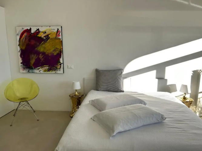 Artelago-Rose studio lake view