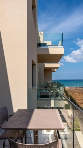 Standard Triple room with partial sea view