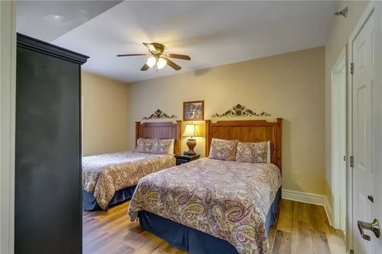 Baskins Creek 404 - 2 Br condo by RedAwning