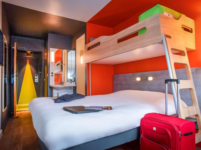Standard Triple room
