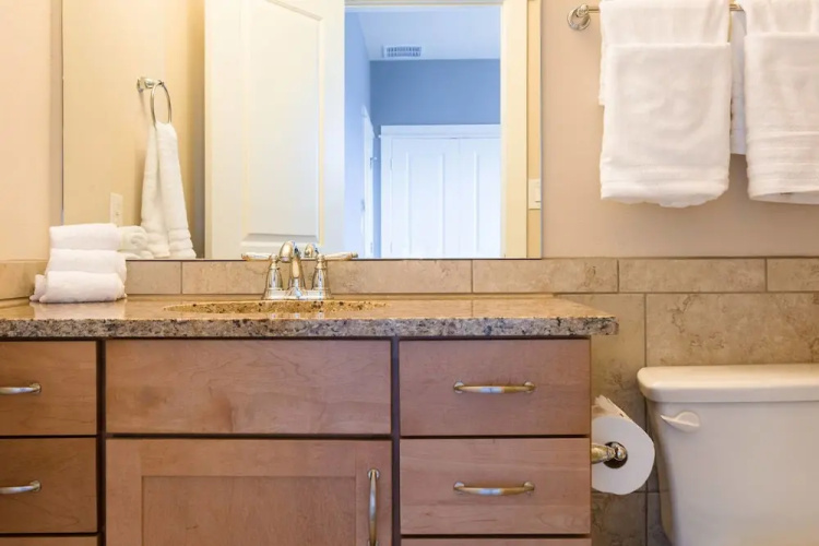 Spacious 3br/3ba Minutes From DT by Domio