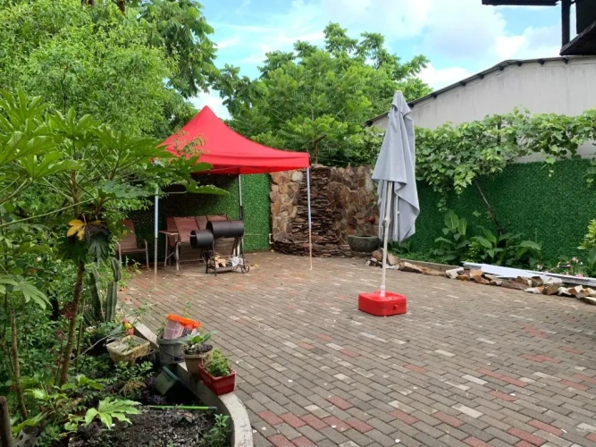 5 Bedrooms Cottage