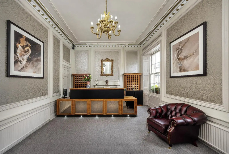 Albany Hotel