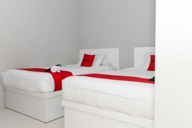 RedDoorz Plus near Transmart Kairagi Dua Manado