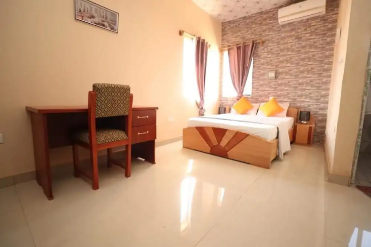 Parigha Hotel