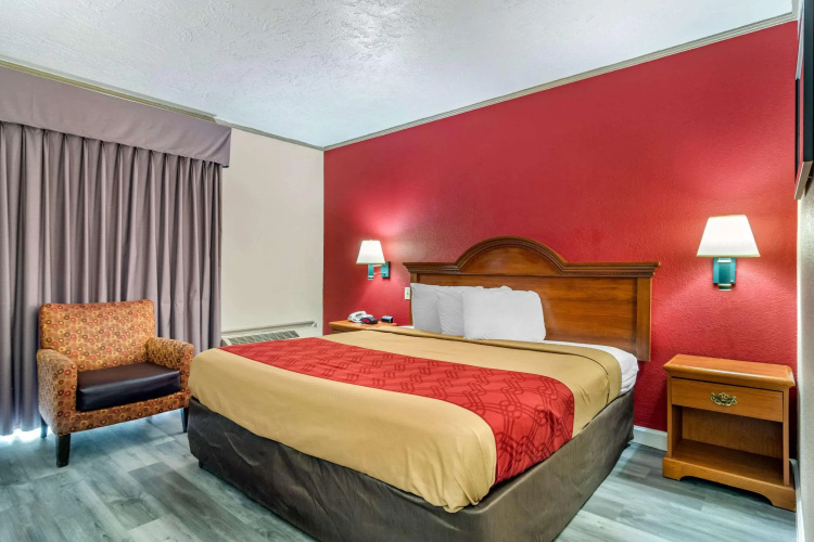 Perry Inn & Suites National Fairground I 75