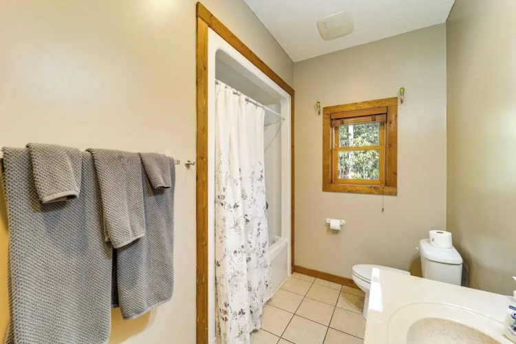 Mtn-view Deck, Game Room! Spacious Elk Park Lodge