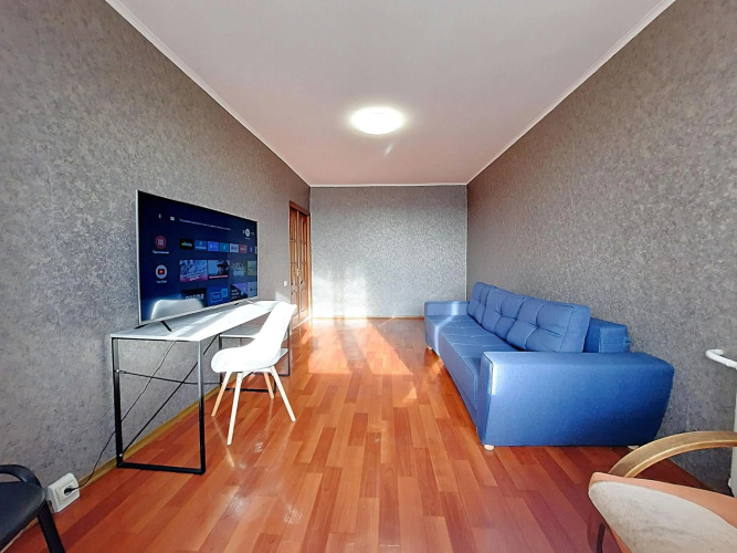 2-комнатная квартира с кроватью и диваном и ванной Сеть апартаментов Alex Apartments Бесконтактное заселение 24-7