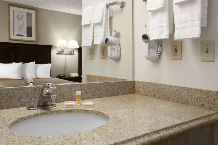 2 Bedrooms Double Suite