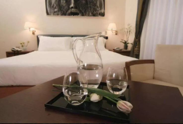 Crosti Hotel & Residence