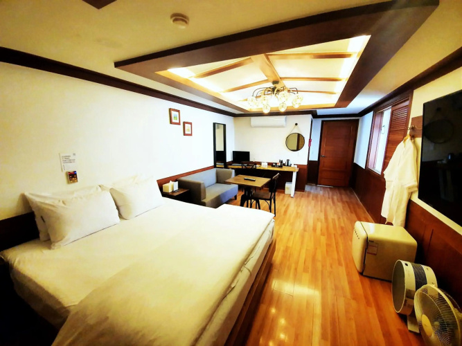 Uneed Hotel