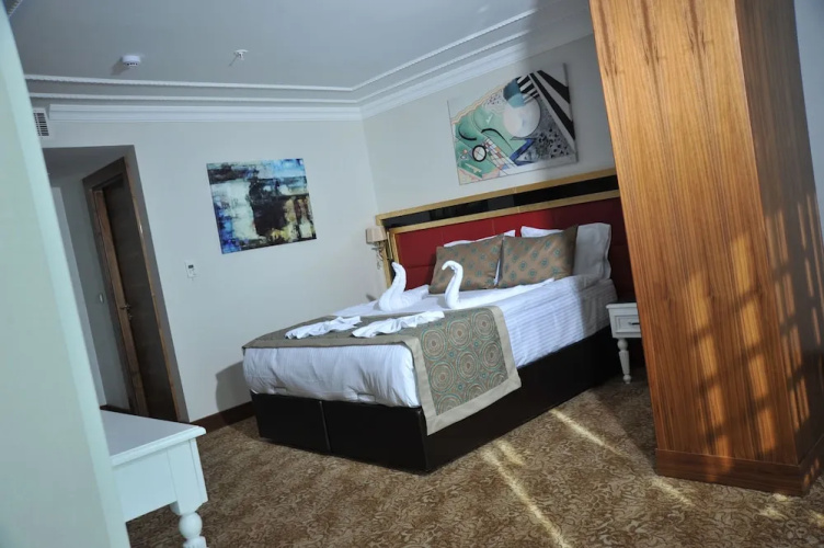 Asuris Hotel