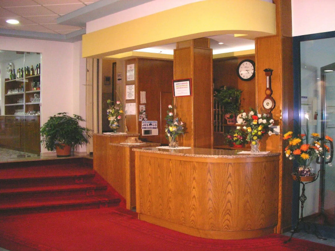 Hotel Trovatore